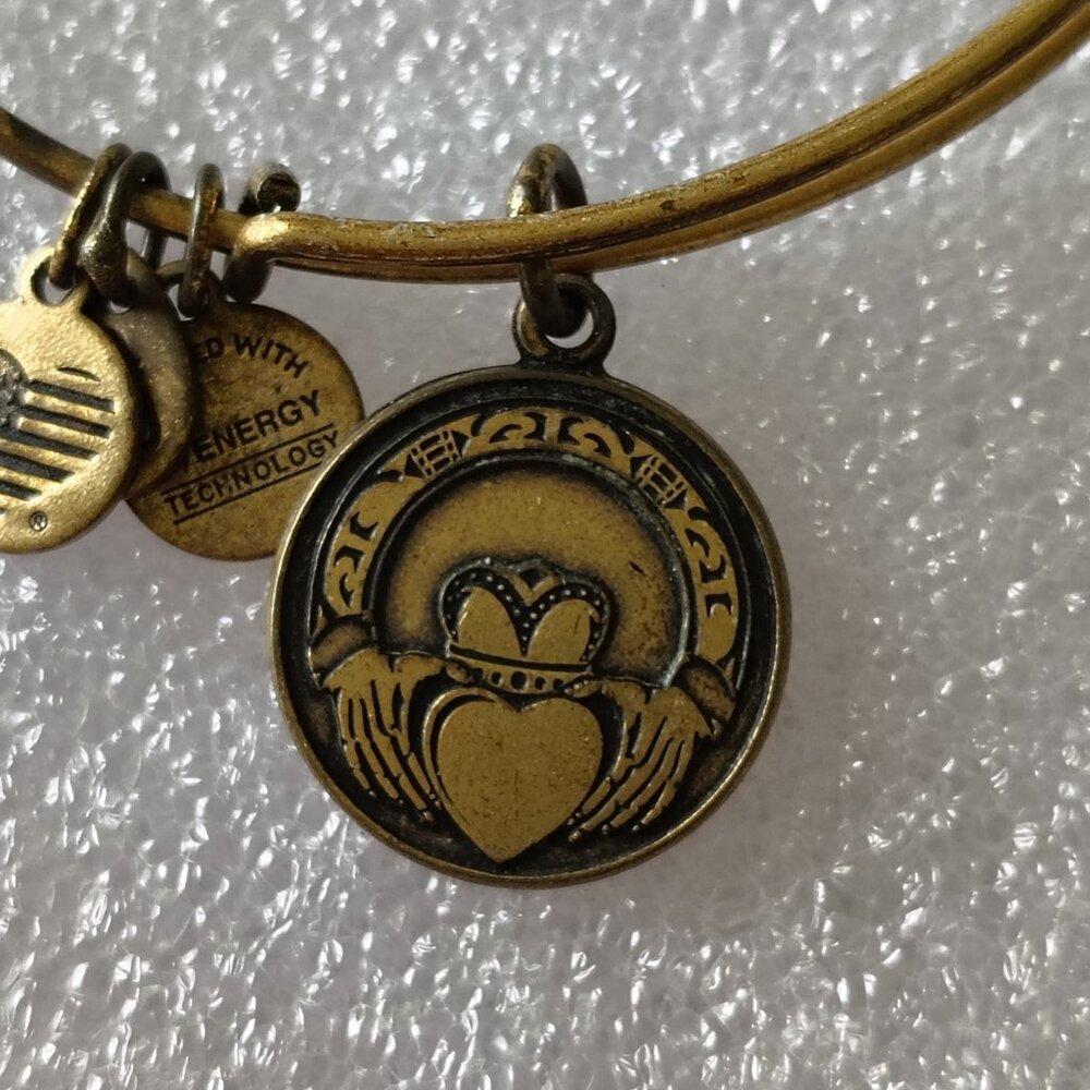 Claddagh Alex and Ani Bangle 426